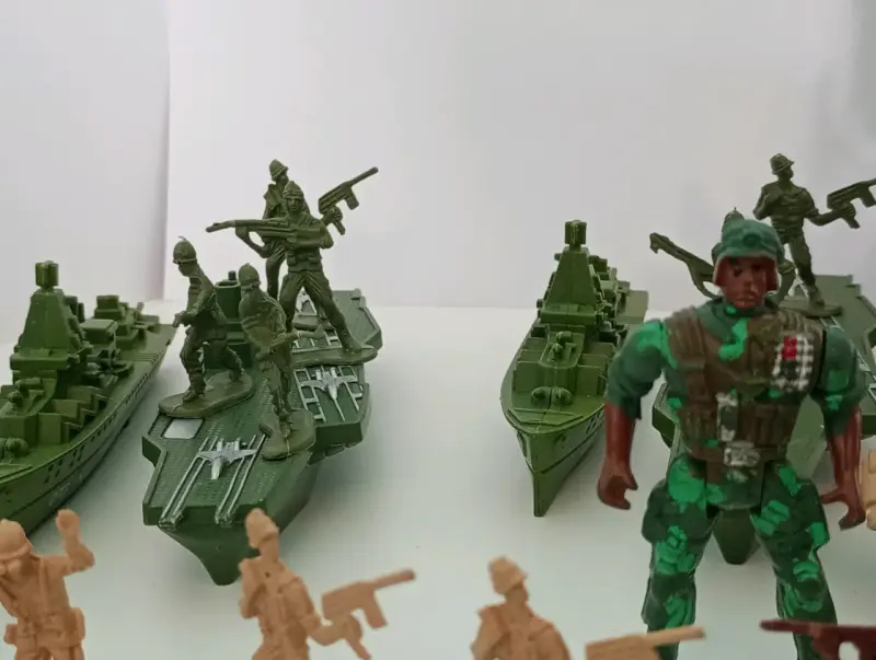 Set de juguetes militares con figuras y vehículos - 4