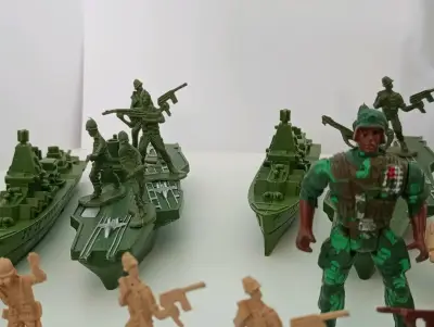 Set de juguetes militares con figuras y vehículos - miniatura 4