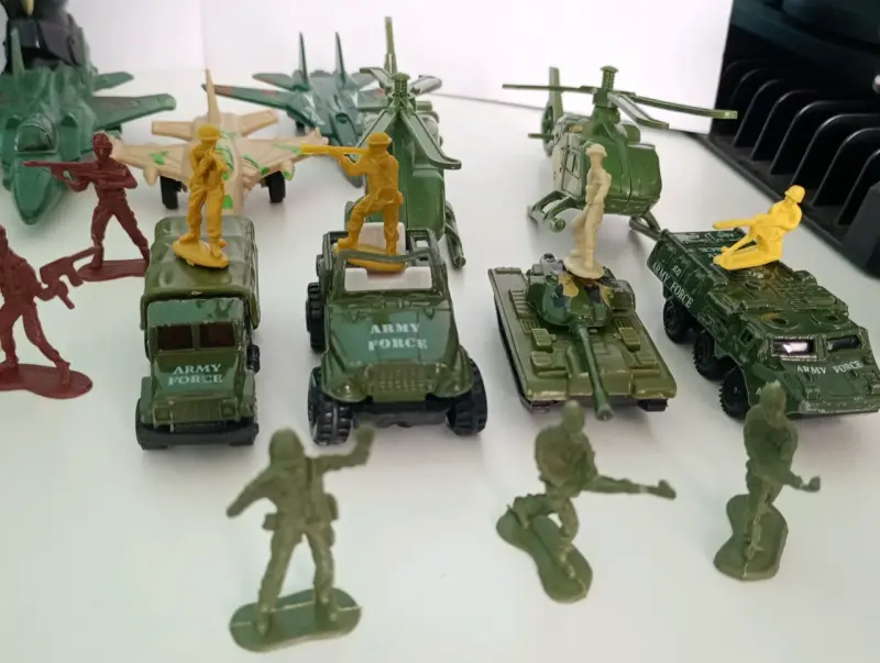 Set de juguetes militares con figuras y vehículos - 5