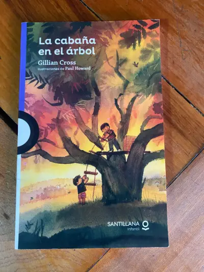 Libro infantil 'La cabaña en el árbol' de Gillian Cross - miniatura 1