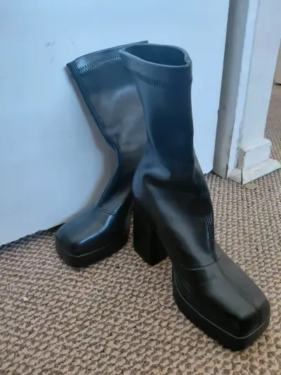 Botas negras de plataforma para mujer - miniatura 1