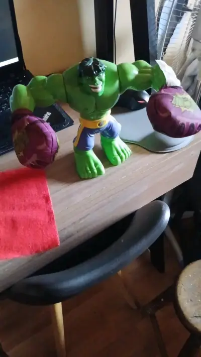 Figura de acción Hulk con guantes de boxeo - miniatura 1