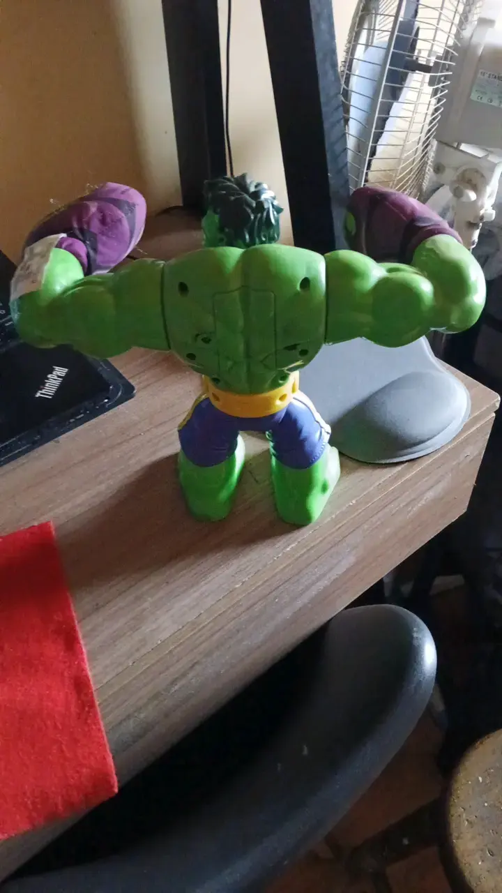 Figura de acción Hulk con guantes de boxeo - 2