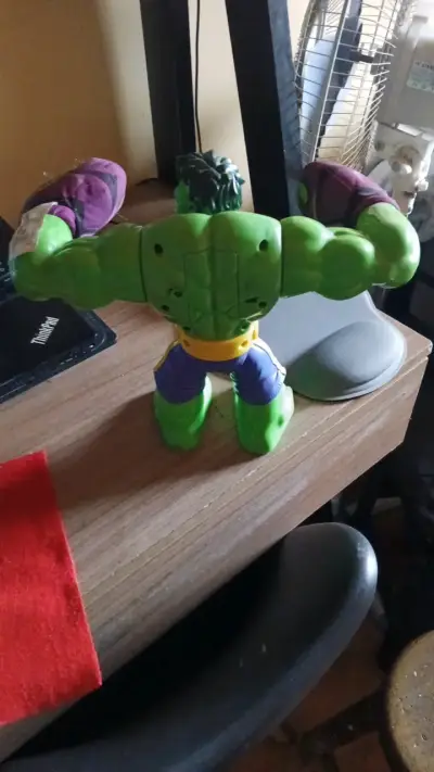 Figura de acción Hulk con guantes de boxeo - miniatura 2