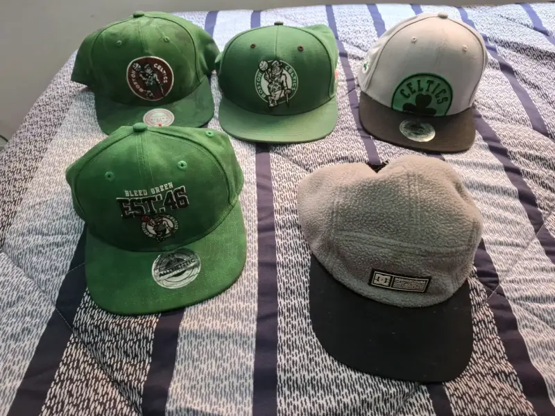Gorras Boston Celtics verdes y grises y DC