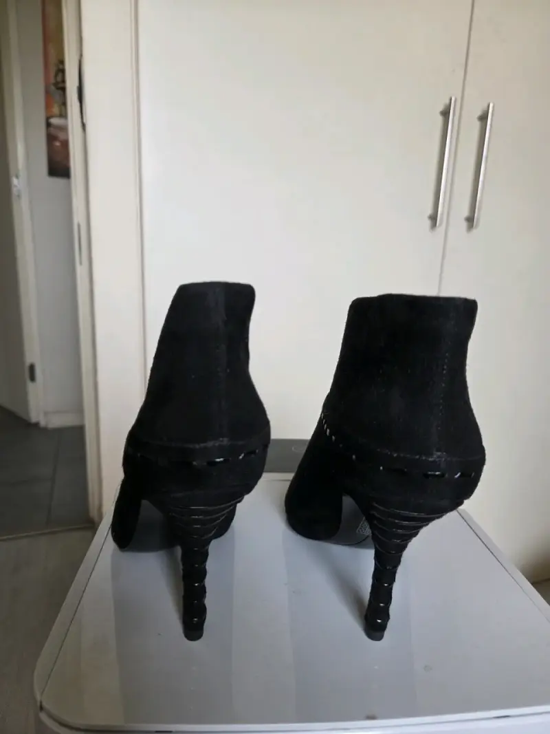 Botines de gamuza negros Nine West - 5