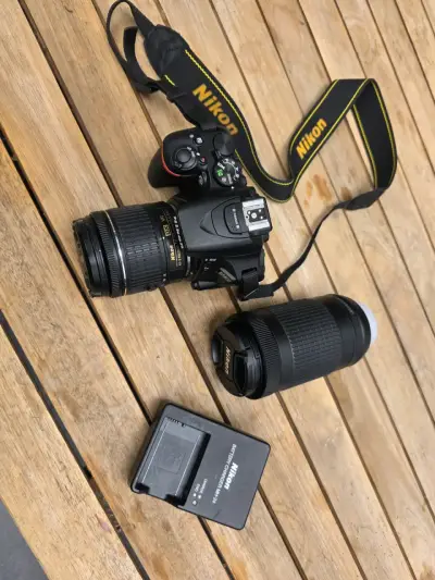 Cámara Nikon D5600 con lentes 18-55mm y 70-300mm - miniatura 4