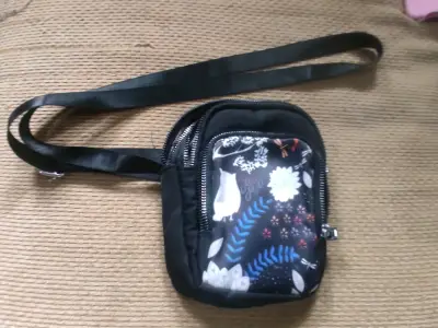 Bandolera pequeña con diseño floral - miniatura 1