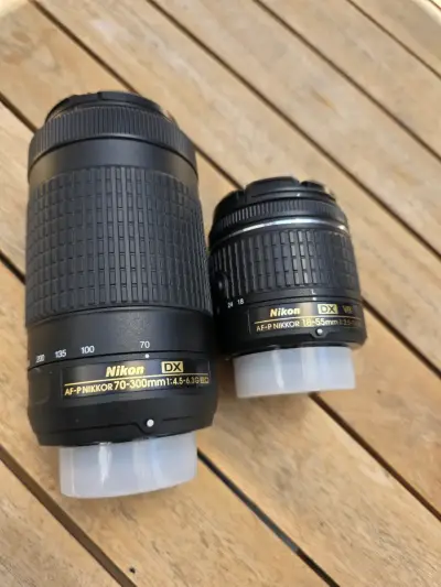 Cámara Nikon D5600 con lentes y cargador - miniatura 3