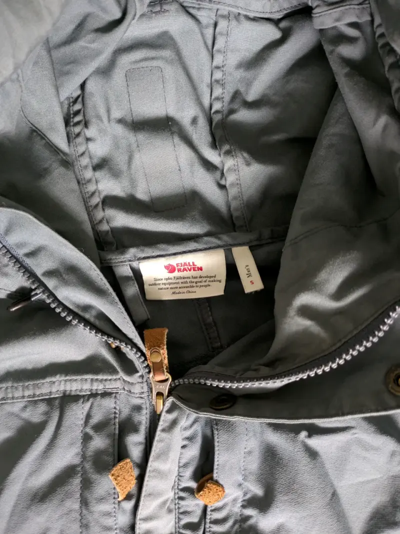 Chaqueta impermeable gris con capucha Fjällräven - 4