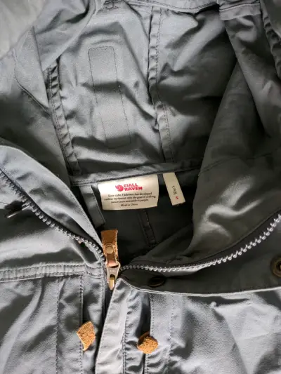 Chaqueta impermeable gris con capucha Fjällräven - miniatura 4