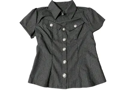 Blusa negra con botones decorativos y cuello alto - miniatura 2