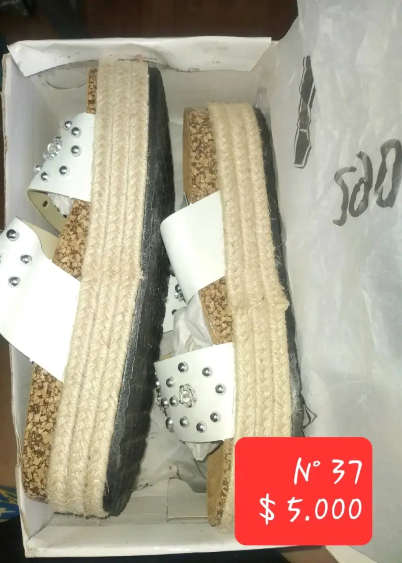 Sandalias Plataforma Blancas con Tachas Talla 37 - 2