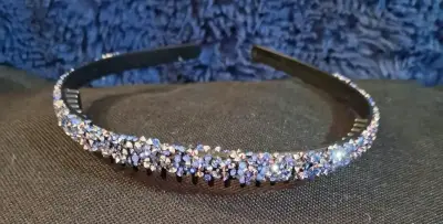 Diadema con cristales brillantes - miniatura 3