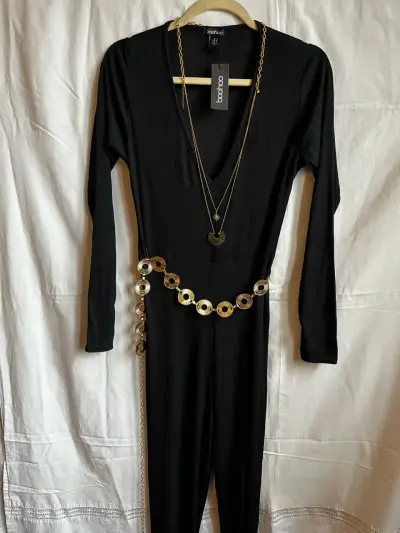 Enterito negro Boohoo con escote en V - miniatura 1