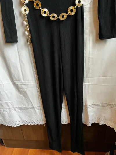 Enterito negro Boohoo con escote en V - miniatura 4