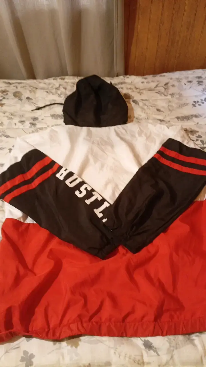 Cortaviento unisex rojo y negro con capucha - 2