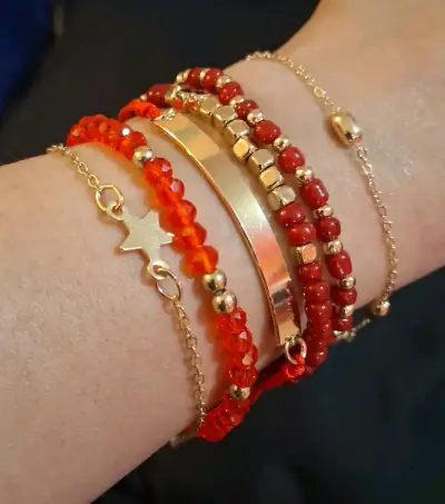 Set de Pulseras de Cuentas Multicolor y Doradas - miniatura 5