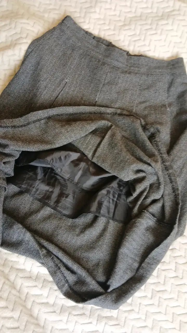Falda gris de lana con diseño clásico - 4
