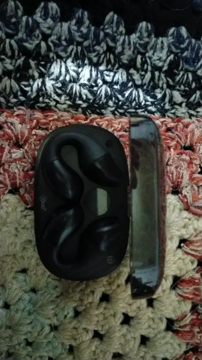 Audífonos inalámbricos con estuche de carga - miniatura 1