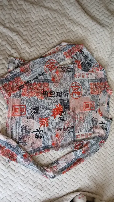 Polera manga larga estampado oriental - miniatura 1