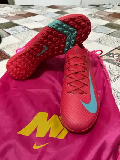Zapatillas de fútbol Nike rojas nuevas - miniatura 1