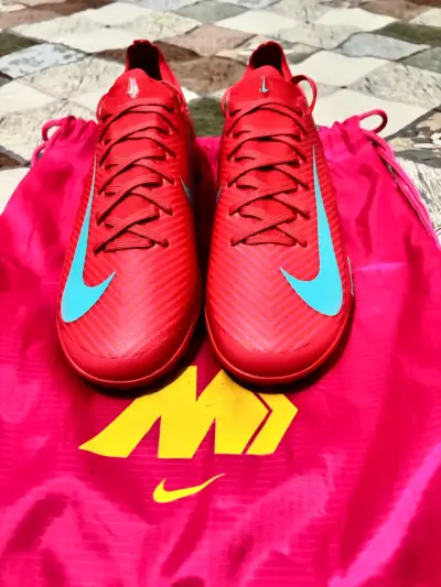Zapatillas de fútbol Nike rojas nuevas - miniatura 3