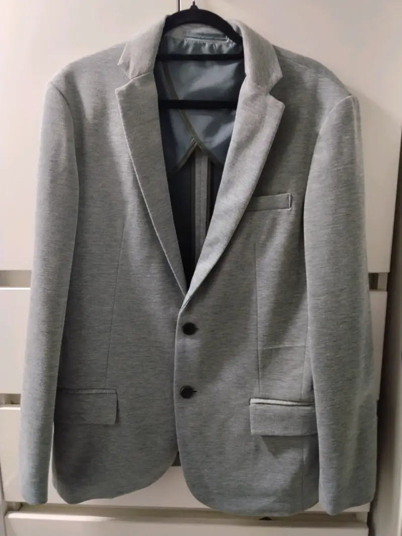 Blazer gris para hombre en buen estado