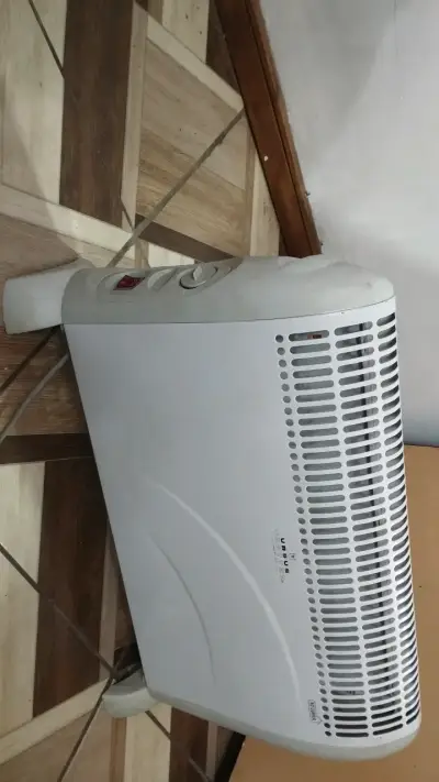 Calefactor eléctrico Ursus Trotter blanco compacto - miniatura 1