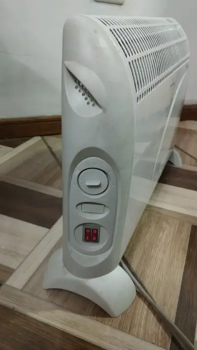 Calefactor eléctrico Ursus Trotter blanco compacto - miniatura 4