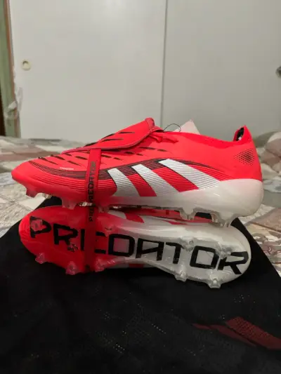 Zapato de fútbol Adidas Predator rojos - miniatura 1