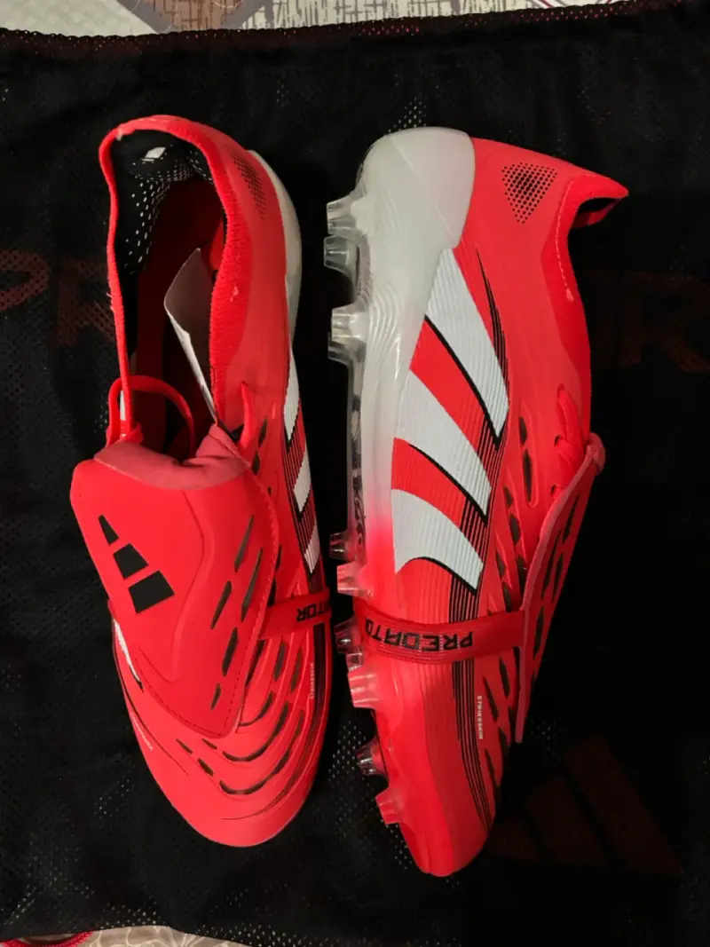 Zapato de fútbol Adidas Predator rojos - 2