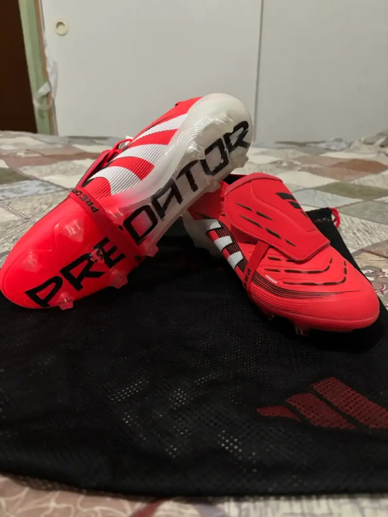 Zapato de fútbol Adidas Predator rojos - 3