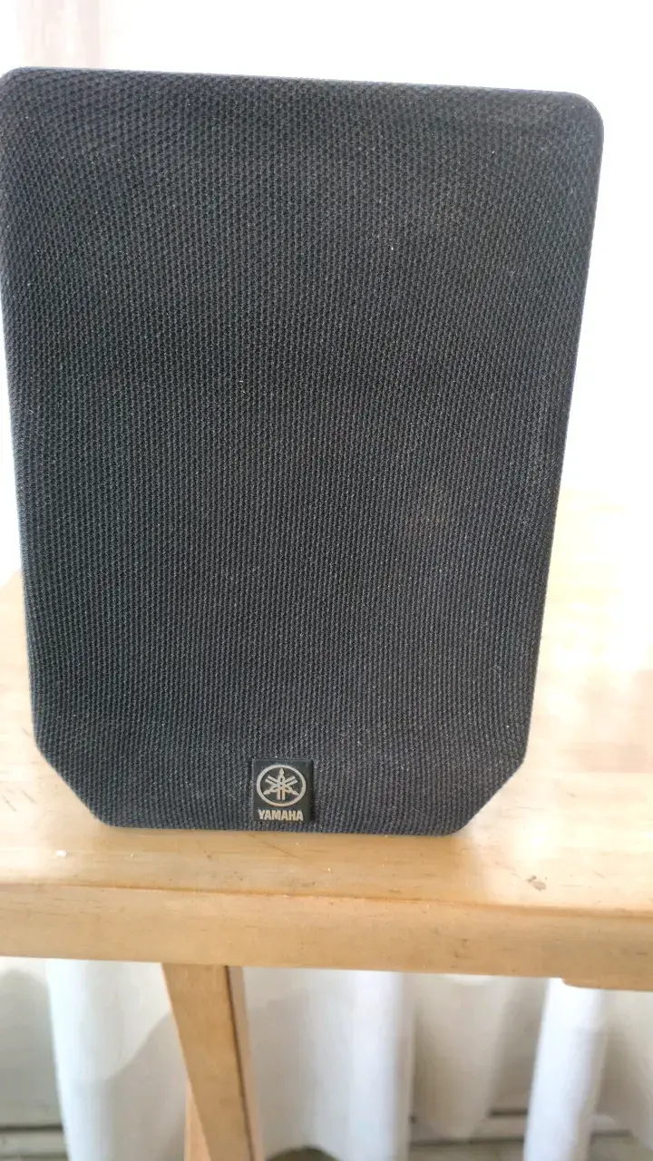 2 Parlantes Yamaha NX-E270 de 30W - 1