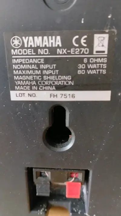 2 Parlantes Yamaha NX-E270 de 30W - miniatura 3