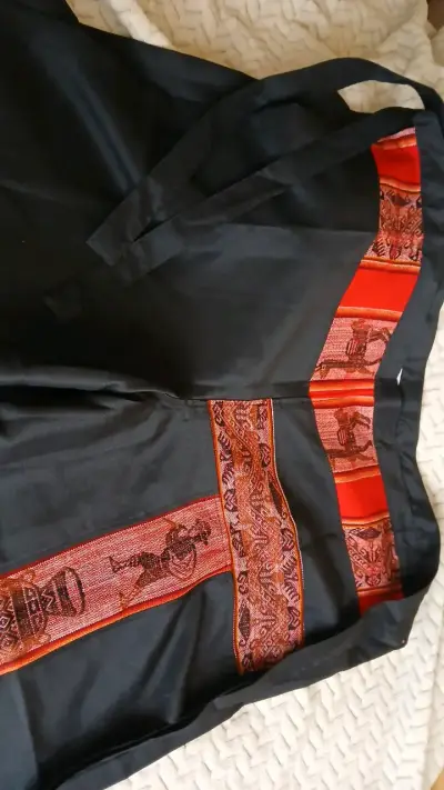 Pantalón negro con detalles étnicos rojos - miniatura 1