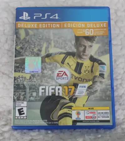 FIFA 17 Edición Deluxe para PS4 - miniatura 1