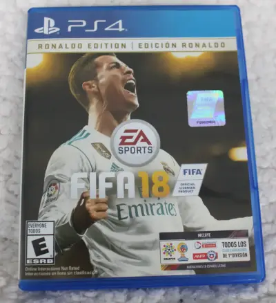 FIFA 18 Edición Ronaldo para PS4 - miniatura 1