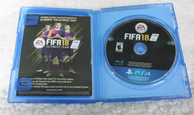 FIFA 18 Edición Ronaldo para PS4 - miniatura 2
