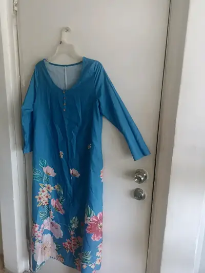 Vestido largo azul con estampado floral - miniatura 4