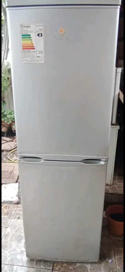 Refrigerador Mademsa de dos puertas en buen estado - miniatura 1