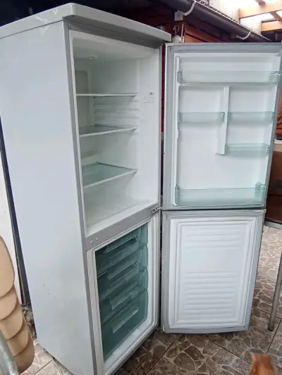 Refrigerador Mademsa de dos puertas en buen estado - miniatura 3
