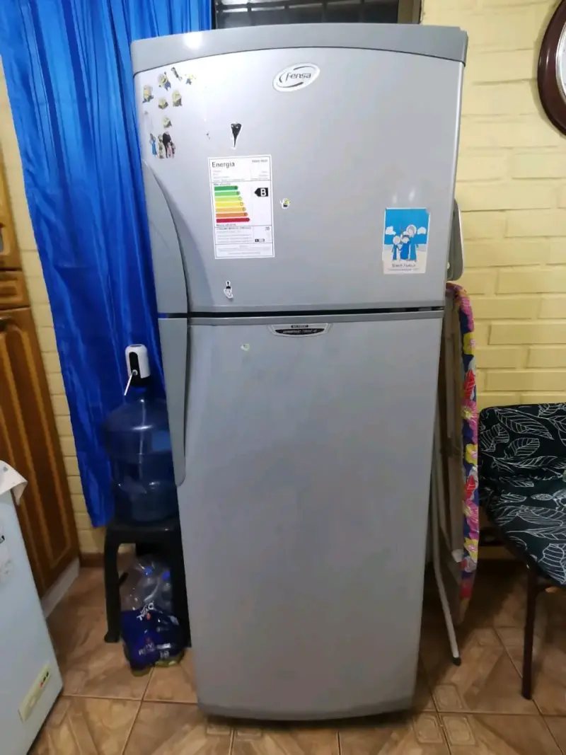 Refrigerador Fensa de dos puertas en buen estado - 1