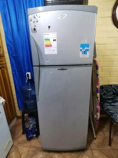 Refrigerador Fensa de dos puertas en buen estado - miniatura 1