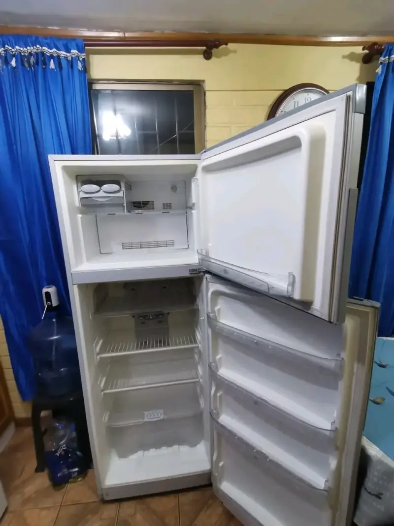 Refrigerador Fensa de dos puertas en buen estado - 2