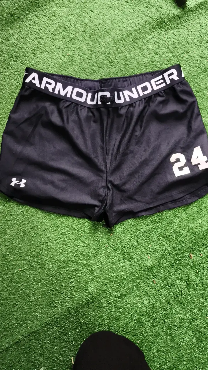 Shorts deportivos Under Armour negros