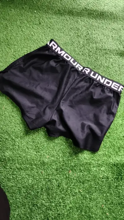 Shorts deportivos Under Armour negros - miniatura 2