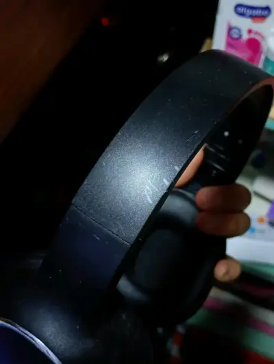 Audífonos inalámbricos negros con diseño anime - miniatura 4