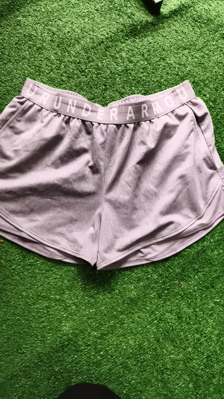 Shorts deportivos Under Armour negros