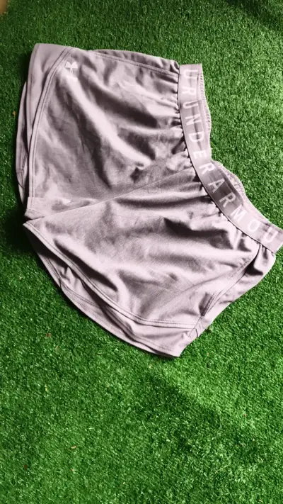 Shorts deportivos Under Armour negros - miniatura 2